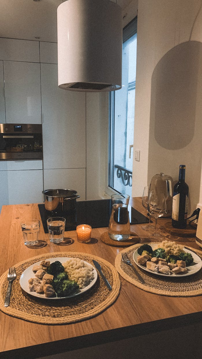 services-03 Warm and inviting dinner setting with nutritious meals ready to enjoy.